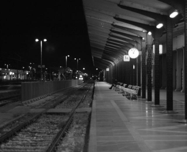 dworzec-noca-640x956
