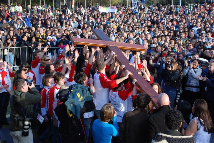 WORLD YOUTH DAY CROSS CARRIED AT RALLY IN SYDNEY